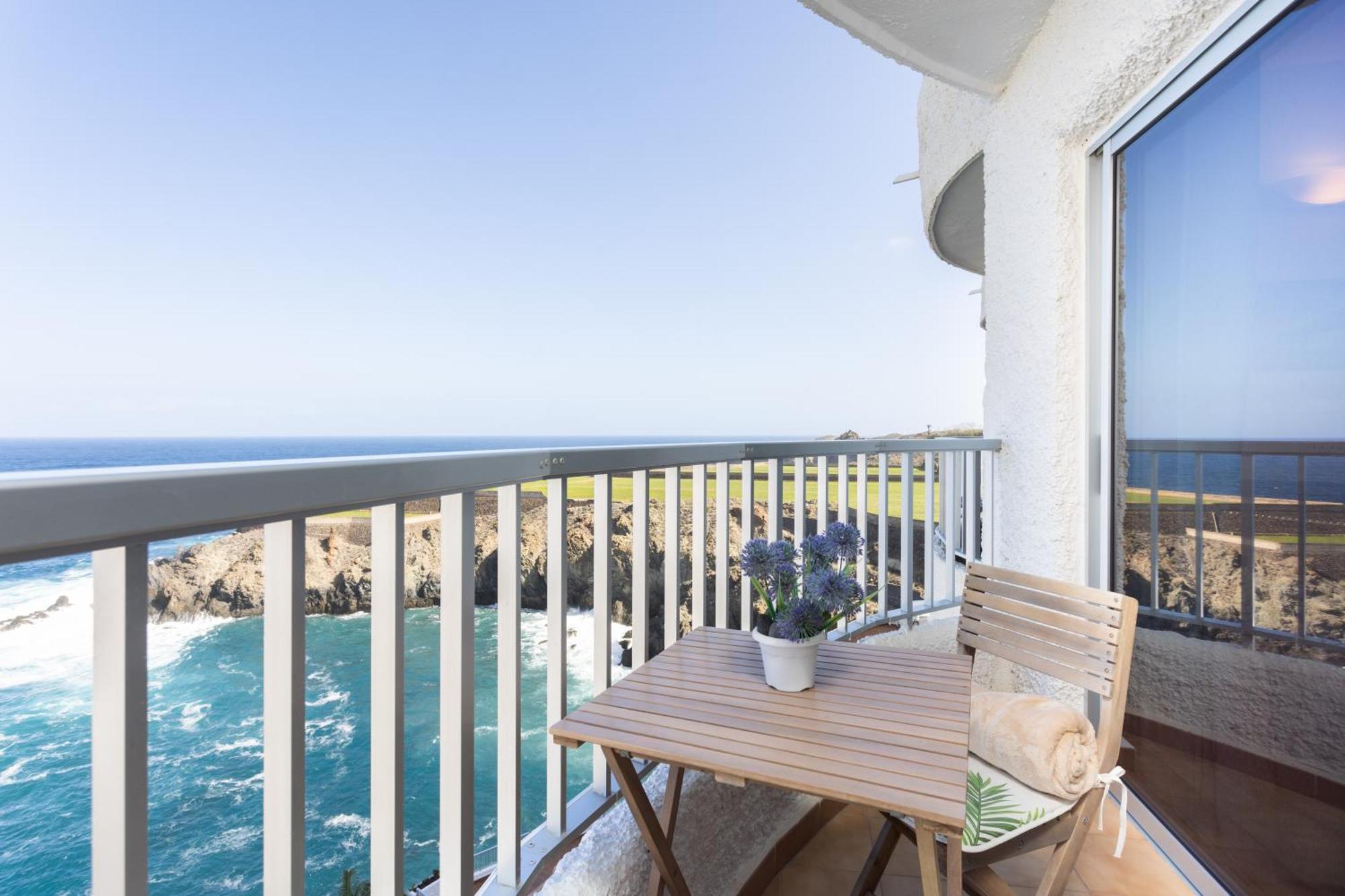 Cozy Seafront Studio With Balcony & Ocean Views San Marcos  エクステリア 写真