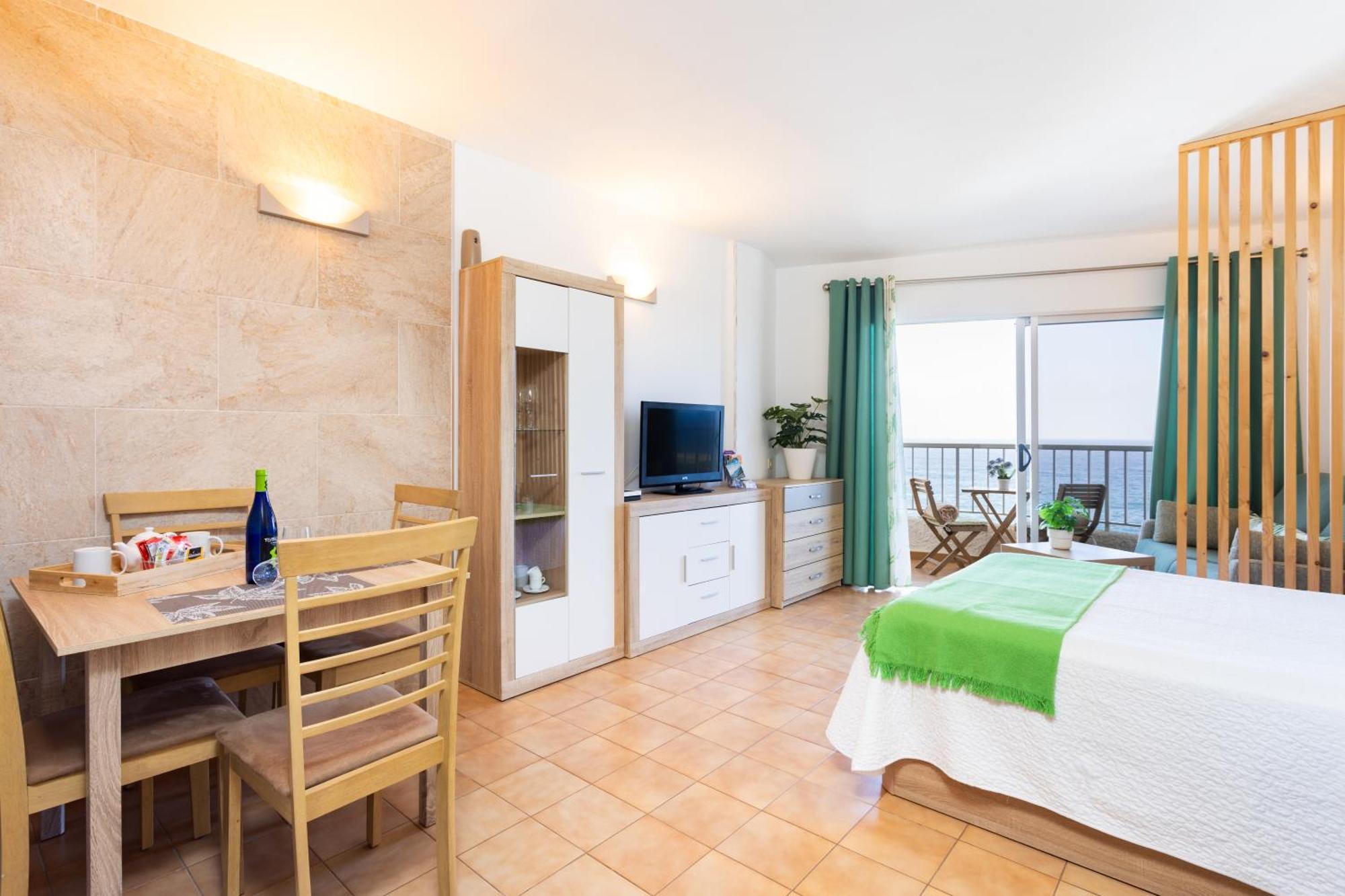 Cozy Seafront Studio With Balcony & Ocean Views San Marcos  エクステリア 写真